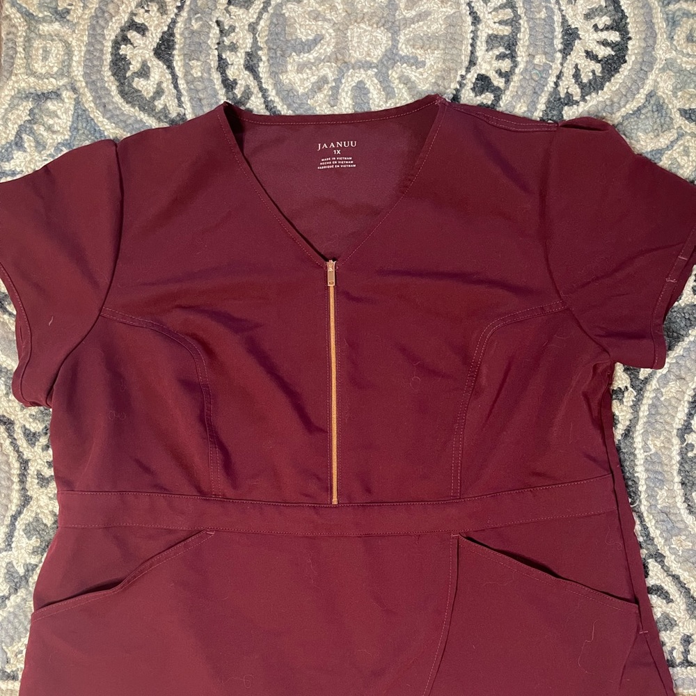 Jaanuu Scrub Set